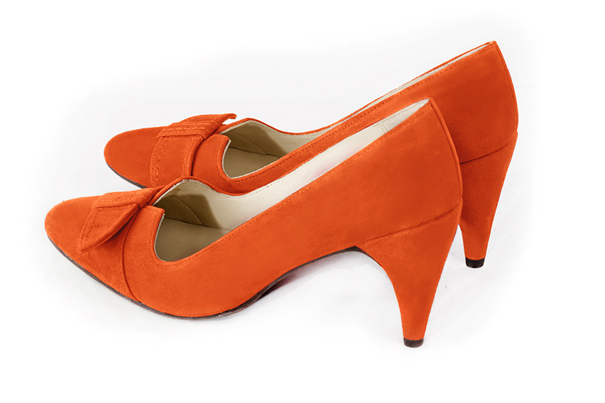 French elegance and refinement for these clementine orange dress pumps, with a knot on the front, 
                available in many subtle leather and colour combinations. Possibility to customize with your colors, materials and heels.
With its original cutout, this pretty fitted pump
will render you great services, combining comfort and distinction. 
                Matching clutches for parties, ceremonies and weddings.   
                You can customize these shoes to perfectly match your tastes or needs, and have a unique model.  
                Choice of leathers, colours, knots and heels. 
                Wide range of materials and shades carefully chosen.  
                Rich collection of flat, low, mid and high heels.  
                Small and large shoe sizes - Florence KOOIJMAN